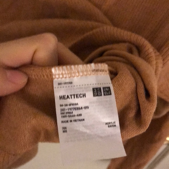 Uniqlo heattech turtleneck tee - Picture 3 of 3